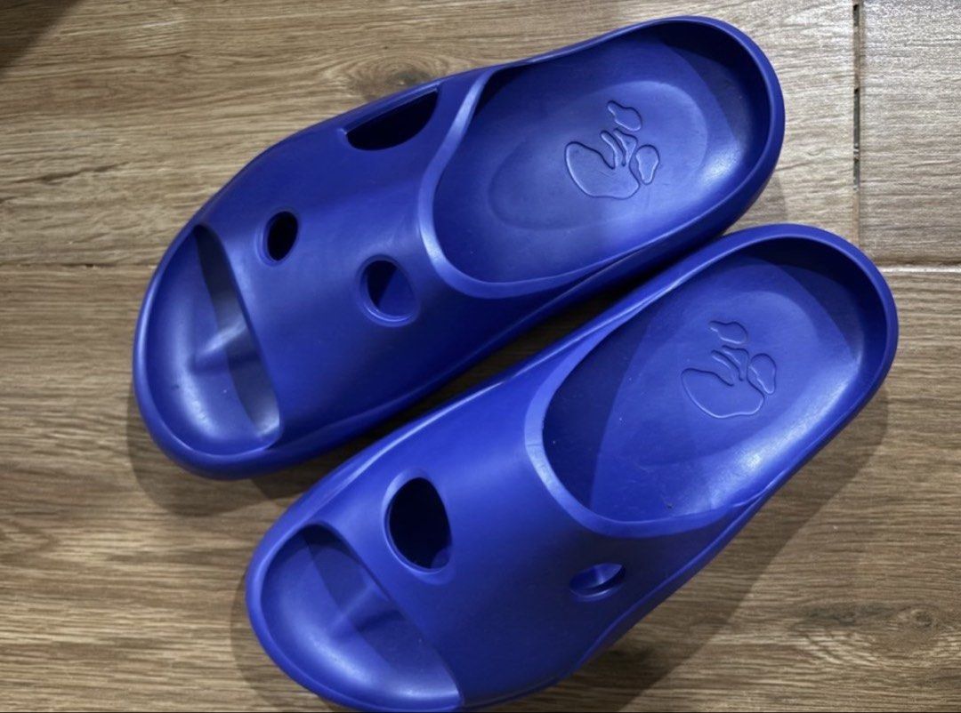 OFF-WHITE METEOR BLUE SLIDERS (Category: Sneakers & Footwear) located in Manila. Submitted by itsjay04 (Listing ID 1470639985, Image 1). Description: ‼️RUSH, PRICE IS NEGOTIABLE‼️ ‼️QUEZON CITY AREA‼️ ‼️SIZE: US 10 MALE‼️.