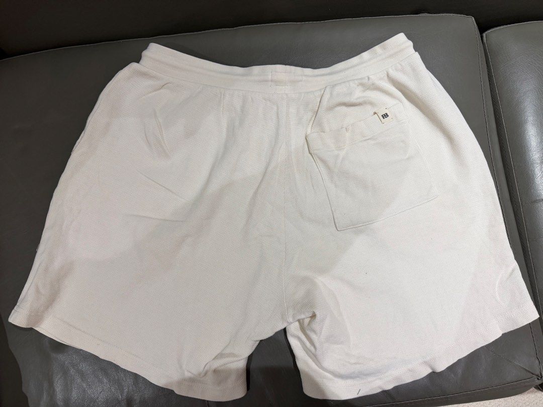 💯OG Pull & Bear White Waffle Drawstring Shorts 97% cotton (Category: Shorts) located in Pasig City. Submitted by roxannecawaling (Listing ID 1470702930, Image 3). Description: 📍Pasig -decluttering.