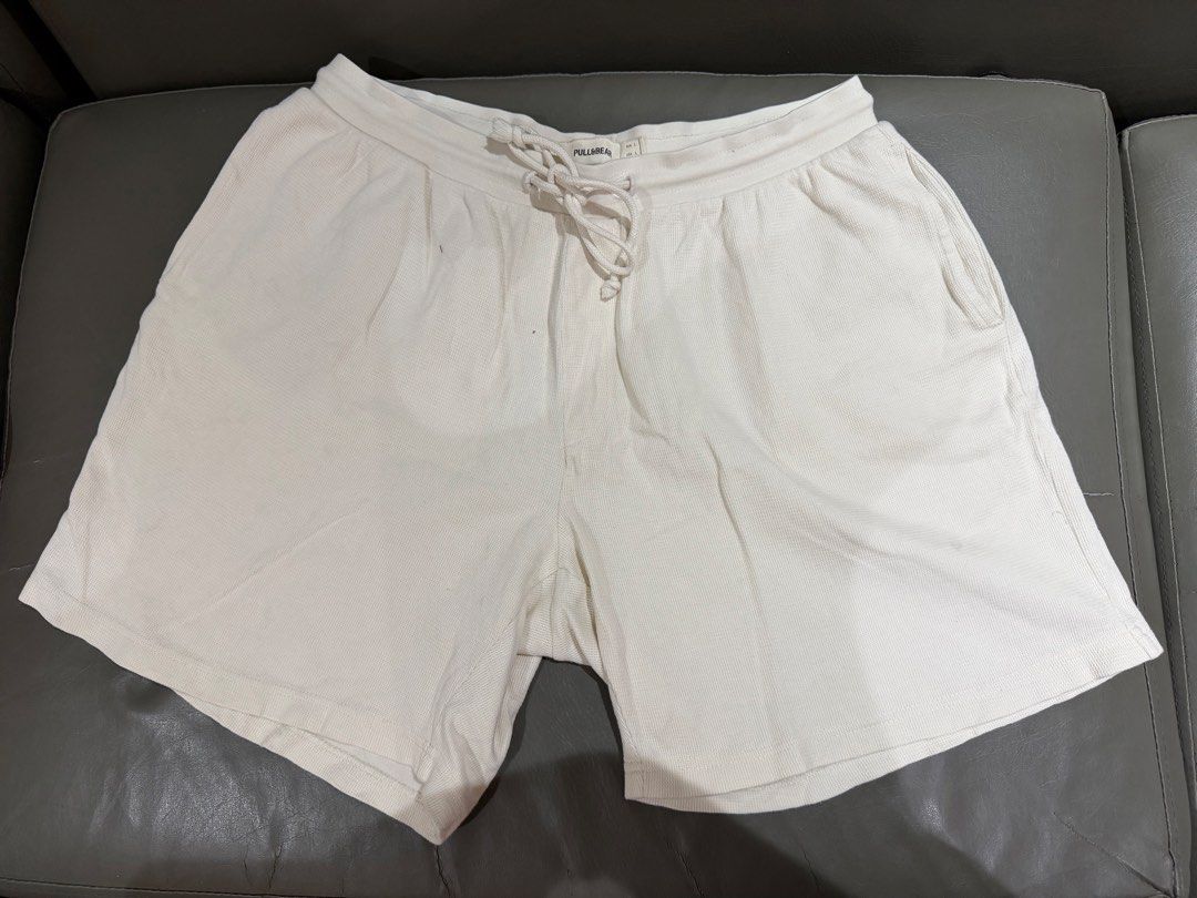 💯OG Pull & Bear White Waffle Drawstring Shorts 97% cotton (Category: Shorts) located in Pasig City. Submitted by roxannecawaling (Listing ID 1470702930, Image 1). Description: 📍Pasig -decluttering.