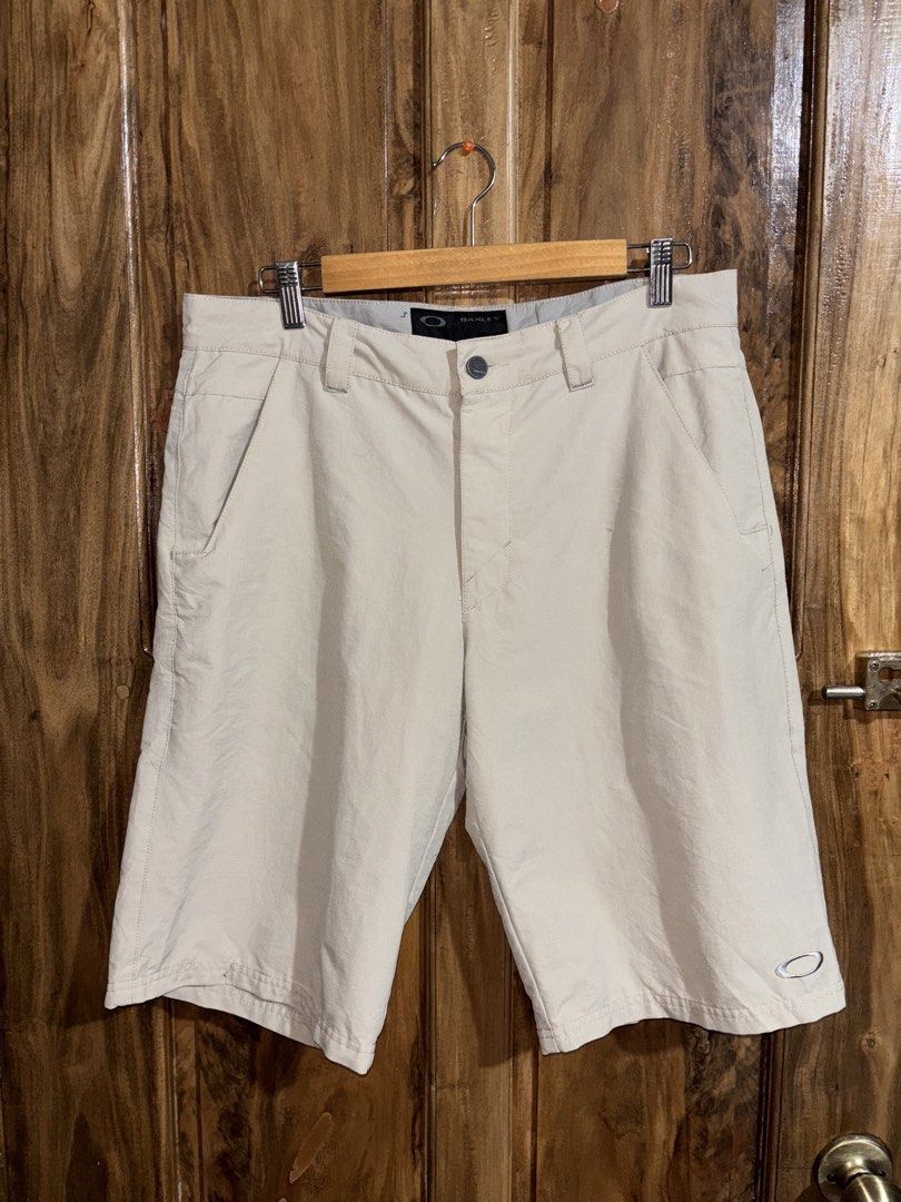 O@kley Technical/performance Short🤍 Embroidered Logo Quickdry stretchable (Category: Shorts) located in Maasin. Submitted by chevyferna66833 (Listing ID 1470670453, Image 1). Description: O@kley Technical/performance Short🤍 Embroidered Logo Quickdry stretchable Waistline 32-34 Length 21.5 Excellent condition Mine 680.