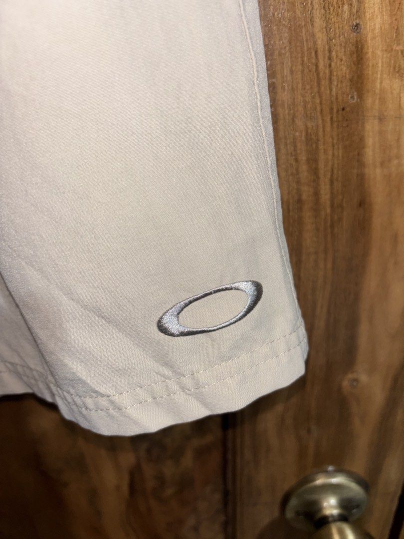 O@kley Technical/performance Short🤍 Embroidered Logo Quickdry stretchable (Category: Shorts) located in Maasin. Submitted by chevyferna66833 (Listing ID 1470670453, Image 3). Description: O@kley Technical/performance Short🤍 Embroidered Logo Quickdry stretchable Waistline 32-34 Length 21.5 Excellent condition Mine 680.