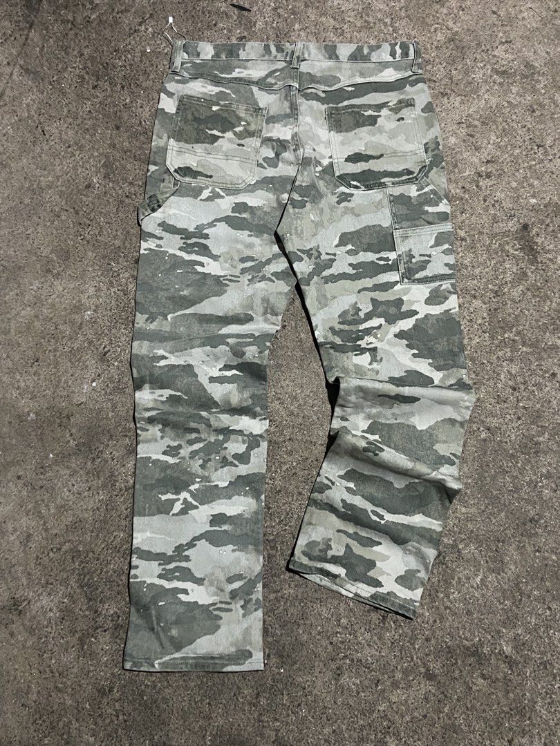 Old Navy Camo Straight Utility Pants (Category: Activewear) located in Polomolok. Submitted by tnecniv311 (Listing ID 1470673504, Image 2). Description: - Brand: Old Navy - Style: Green camouflage utility pants / straight fit - Details: Traditional cargo pockets, back pockets, and functional tool loops - Material: Sturdy, durable cotton - Vibe: Casual streetwear, easy to pair with tees and hoodies - Sizing: Measurements marked on the inner waistb