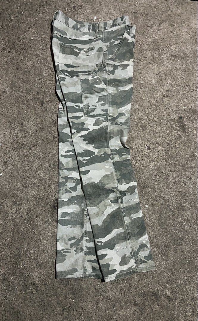 Old Navy Camo Straight Utility Pants (Category: Activewear) located in Polomolok. Submitted by tnecniv311 (Listing ID 1470673504, Image 3). Description: - Brand: Old Navy - Style: Green camouflage utility pants / straight fit - Details: Traditional cargo pockets, back pockets, and functional tool loops - Material: Sturdy, durable cotton - Vibe: Casual streetwear, easy to pair with tees and hoodies - Sizing: Measurements marked on the inner waistb