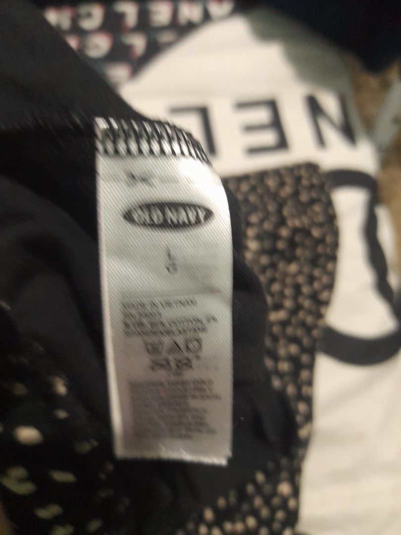 Old Navy Leopard Print Leggings Bundle Size L 2pcs at 250only (Category: Activewear) located in Manila. Submitted by edensy (Listing ID 1470739952, Image 3). Description: - Brand: Old Navy - Size: Large - Quantity: Bundle of 2 pairs - Material: 96% Cotton, 4% Spandex 2pcs at 250 (stretchy & comfortable) - Designs: 1 brown/black leopard print, 1 black with white abstract animal spots - Features: Elastic waistband, machine just wash twice due to st