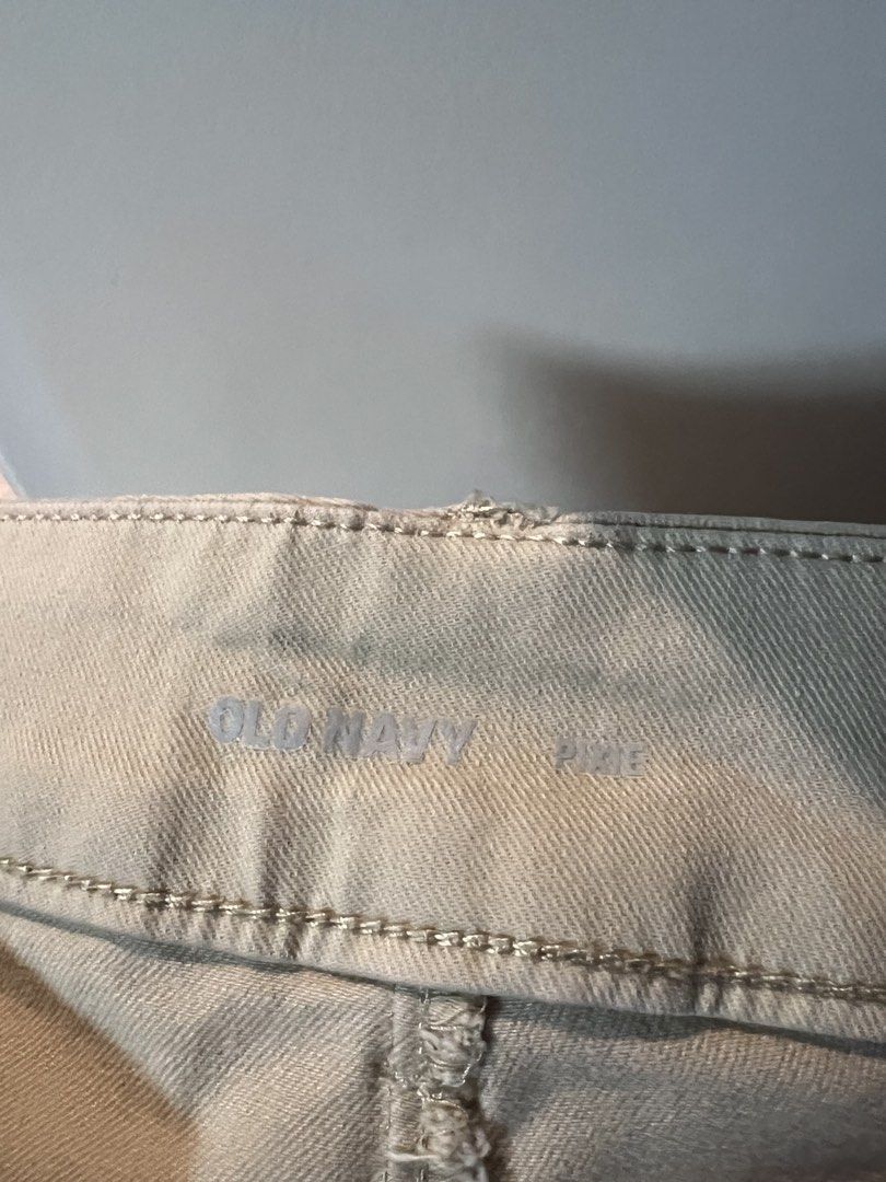 OLD NAVY Pixie Pants Khaki (Category: Jeans) located in Manila. Submitted by sph_preloved (Listing ID 1470705932, Image 2). Description: Price not negotiable unless buying at least 5 items. No ww photos. Location: QC Mode of delivery: grab/lalamove SF to be shouldered by the buyer .