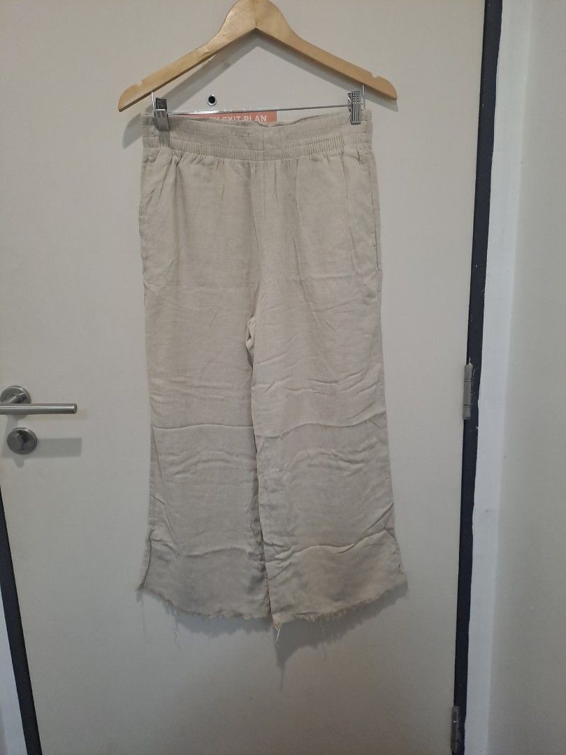 Old navy wide leg (Category: Other Bottoms) located in Manila. Submitted by joanbalde39643 (Listing ID 1470662052, Image 1). Description: The item in the image is a old navy pair of beige linen wide-leg cropped pants featuring an elastic smocked waistband, slip side pockets, and a casual frayed raw hem.