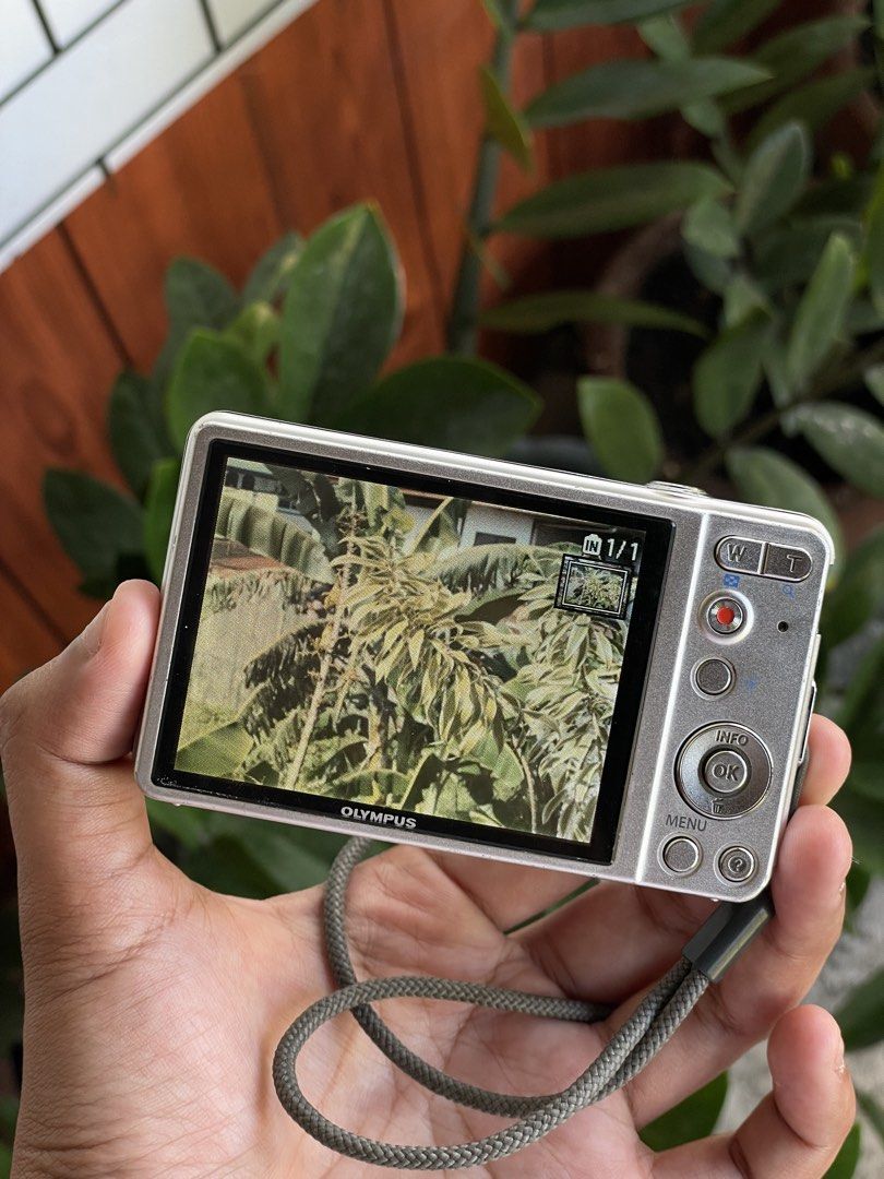 Olympus VG-130 silver digital camera digicam (Category: Cameras) located in Paranaque City. Submitted by momochiii24 (Listing ID 1470612637, Image 2). Description: Olympus VG-130 silver digital camera digicam 14 megapixels ₱2,800 nego for sure buyer basta sure 😀 fully functional superb linaw ng output all buttons are working flash and zoom are working no lcd burn sign of usage : 8/10 issue: up and down left and right button are sensitive (need m