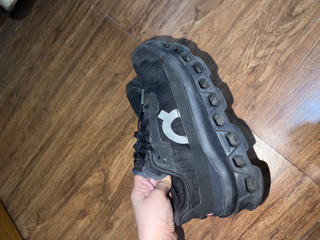 on cloud (Category: Sneakers) located in Quezon City. Submitted by fast_yannny (Listing ID 1470647197, Image 2). Description: size 7.5.