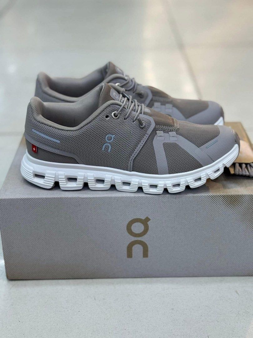 On cloud 6 for men & women (Category: Slippers and slides) located in Quezon City. Submitted by stuffs.hellyy (Listing ID 1470726623, Image 2). Description: with box made in vietnam.