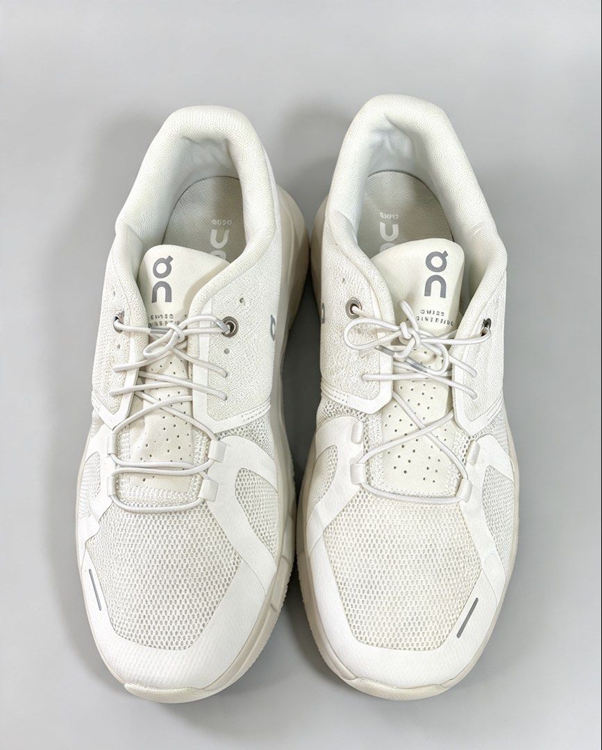On cloud running (Category: Sneakers) located in Bato. Submitted by itsmethriftlist (Listing ID 1470654893, Image 3). Description: Pm more details .