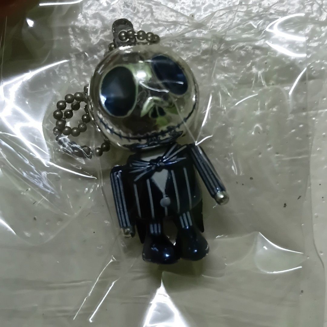 One Piece Chopper and Straw Hat Pirates Keychain (Category: Character Goods) located in Manila. Submitted by daphnefinds (Listing ID 1470642002, Image 1). Description: - Official One Piece themed keyring set - Includes Chopper charm, luggage tag, and Luffy's straw hat skull logo - Durable metal split ring with a stylish red strap - Versatile accessory, great for keys, backpacks, or luggage - Brand new and ready to ship.