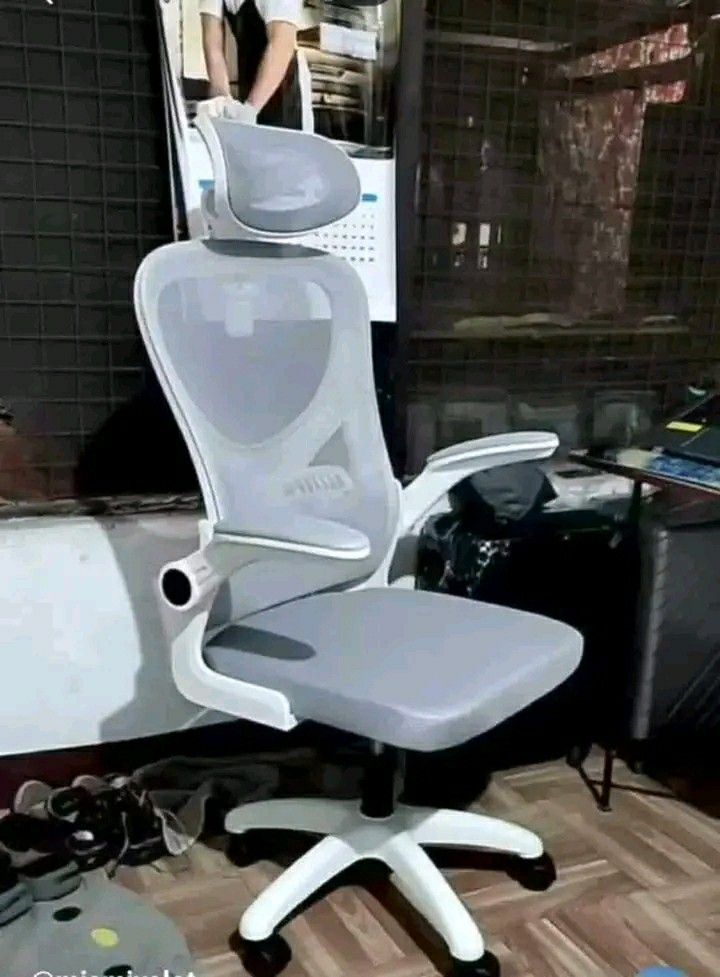 ONHAND ! ! ! OFFICE CHAIR (white only) (Category: Office Furniture & Fixtures) located in Manila. Submitted by wisecat_f7c143 (Listing ID 1470647040, Image 3). Description: ONHAND ! ! ! OFFICE CHAIR (white only) pm for the order cod via lalamove.