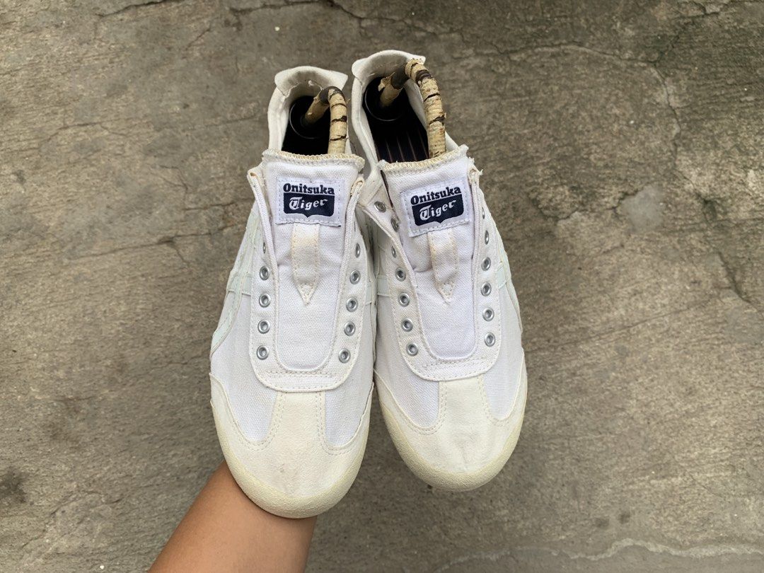 Onitsuka (Category: Sneakers) located in Sibulan. Submitted by sharlyngra11287 (Listing ID 1470600793, Image 3). Description: Mine: 1,800 pesos🍀 Brand: Onitsuka Size: 42 Condition: Super minimal sign of usage💗🎀.