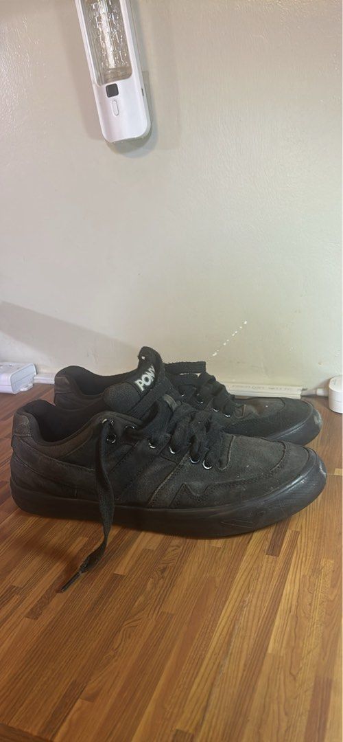 ONY skate‑style low‑top sneaker (Category: Sneakers) located in Manila. Submitted by kurtfelisco2gmail.com (Listing ID 1470618545, Image 1). Description: Slight nego! Mabilis kausap My personal, pang skate,casual and bike shoe Issue, may konting dumi sa harap pero pag nilinis mawawala rin Lalamove,jnt or meet up will do. Depende sa napagkasunduan Pm fore more info.