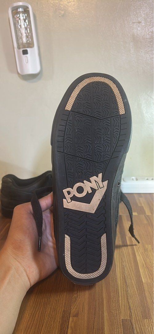 ONY skate‑style low‑top sneaker (Category: Sneakers) located in Manila. Submitted by kurtfelisco2gmail.com (Listing ID 1470618545, Image 2). Description: Slight nego! Mabilis kausap My personal, pang skate,casual and bike shoe Issue, may konting dumi sa harap pero pag nilinis mawawala rin Lalamove,jnt or meet up will do. Depende sa napagkasunduan Pm fore more info.