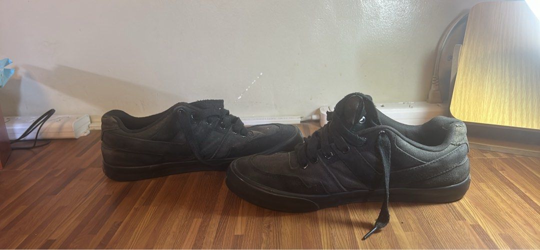 ONY skate‑style low‑top sneaker (Category: Sneakers) located in Manila. Submitted by kurtfelisco2gmail.com (Listing ID 1470618545, Image 3). Description: Slight nego! Mabilis kausap My personal, pang skate,casual and bike shoe Issue, may konting dumi sa harap pero pag nilinis mawawala rin Lalamove,jnt or meet up will do. Depende sa napagkasunduan Pm fore more info.
