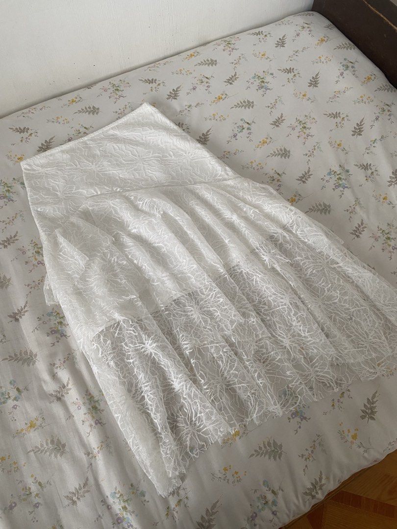 Orchirly Layered Midi Maxi White Fairy Skirt Vintage Y2k (Category: Skirts) located in Porac. Submitted by wearbyroch (Listing ID 1470645669, Image 2). Description: waistline: 25-26 - with zipper - Brand New - Never been worn - No issues .