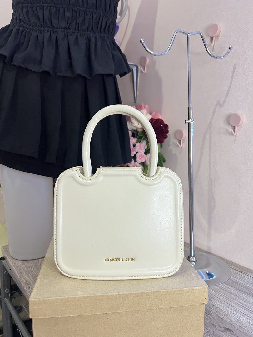 ORIG Charles & Keith handbag (Category: Shoulder Bags) located in Quezon City. Submitted by handpicked_collections_ph (Listing ID 1470654252, Image 2). Description: .