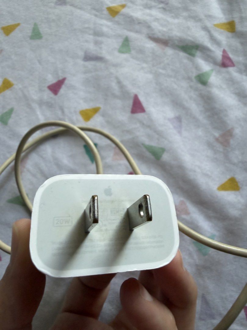 Original Apple charger cable with adaptor not type c (Category: Chargers & Cables) located in Makati City. Submitted by vinarose25 (Listing ID 1470587227, Image 2). Description: Available for sale: Apple charger -original -not type c -preloved 8.9/10 condition Mandaluyong/makati location Price: Php 950 only.