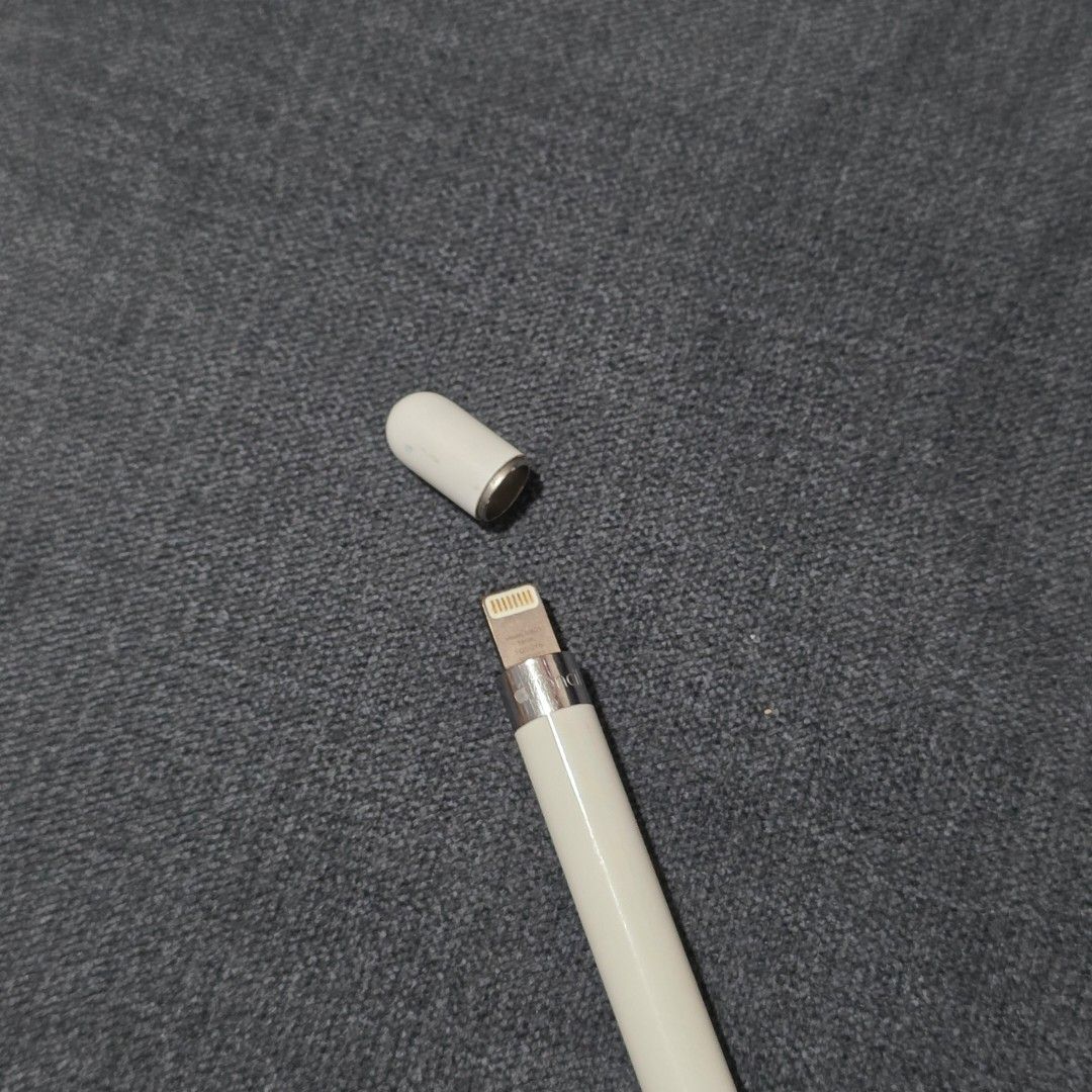 Original Apple Pencil 1st Gen (Category: iPad) located in Manila. Submitted by sweettotes_ph (Listing ID 1470644162, Image 2). Description: Apple Pencil Gen 1 Authentic / Original No issues Good condition Fully working Pencil only For pickup or delivery Bdo gcash cod payment.