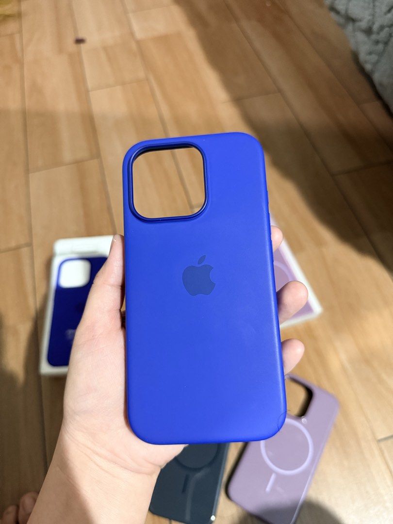 Original Apple Silicone Case Iphone 16 pro (Category: Cases & Sleeves) located in Cagayan de Oro. Submitted by shincin11 (Listing ID 1470660028, Image 1). Description: RFS: Decluttering.