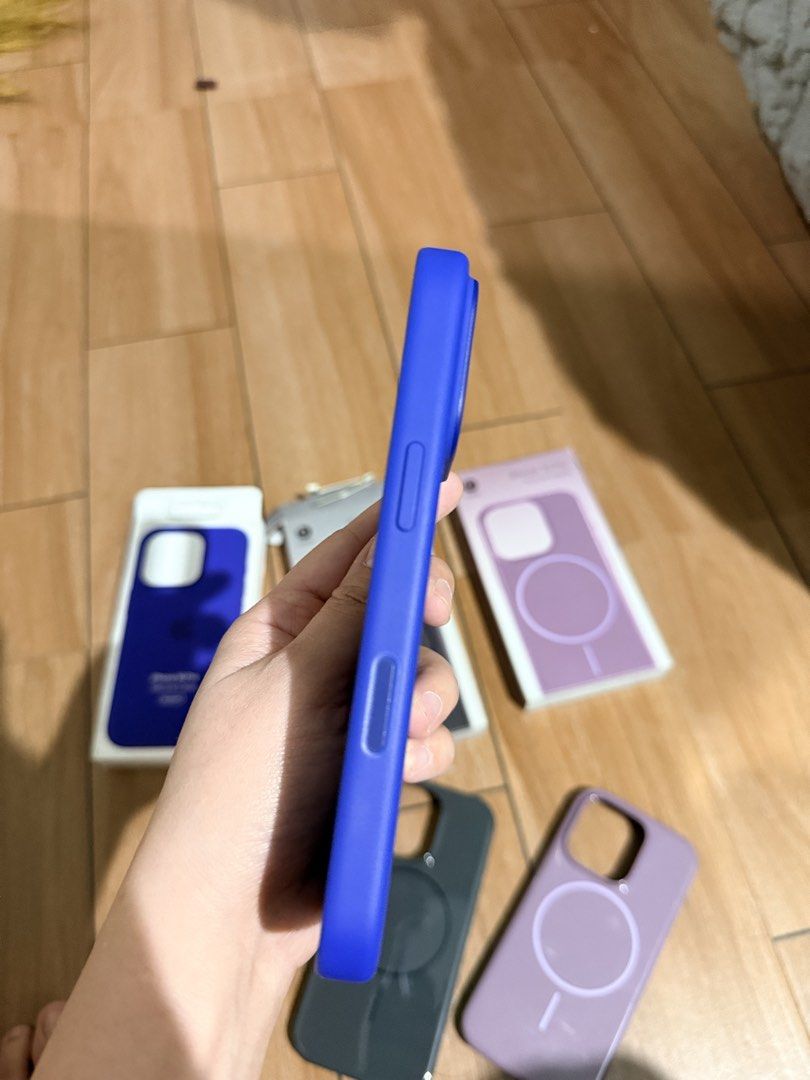 Original Apple Silicone Case Iphone 16 pro (Category: Cases & Sleeves) located in Cagayan de Oro. Submitted by shincin11 (Listing ID 1470660028, Image 3). Description: RFS: Decluttering.