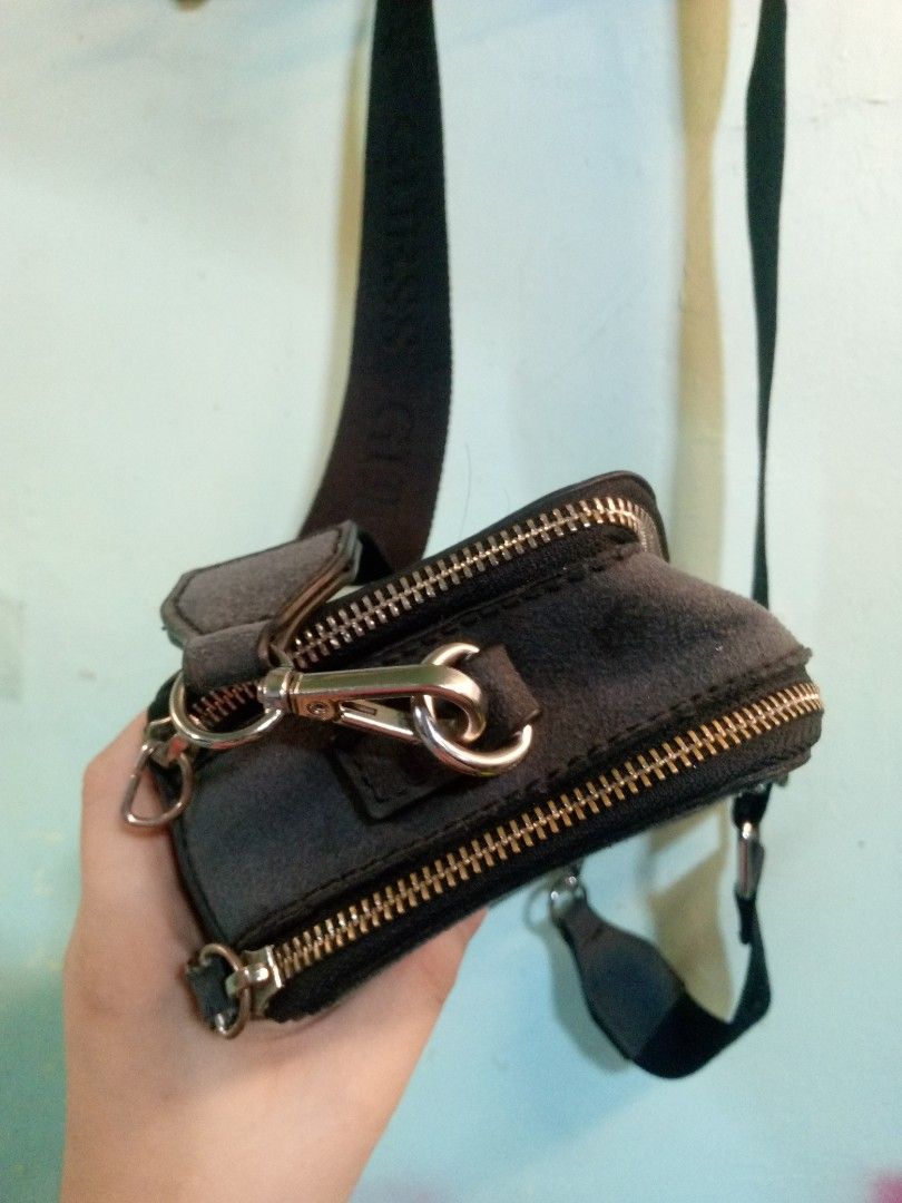 original guess sling bag (Category: Sling Bags) located in Manila. Submitted by mjfinds.ph (Listing ID 1470721759, Image 3). Description: ORIGINAL GUESS BODY BAG FOR SALE! 🖤 Looking for a stylish and practical body bag? Check out this GUESS body bag! 💰 PRICE: ₱600 ONLY 📍 Location: Pasay City ✨ Original GUESS brand 🎒 Stylish and convenient for everyday use 👌 Perfect for casual outings and travel 📩 Message me for inquiries and actual photos! 