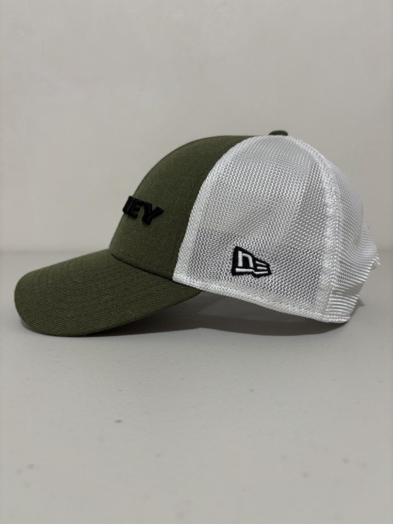 Original Oakley x New Era 💯 (Category: Caps & Hats) located in Tarlac. Submitted by outsource.psg (Listing ID 1470637068, Image 2). Description: Original Oakley x New Era 💯 Like New (Pogi sa personal) Color: Army Green, White, Black 0ne Size Fits AII P1850 + SF Dm Sure Buyer .