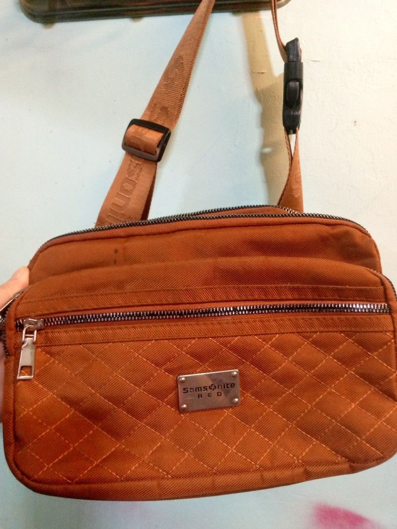 Original samsonite belt bag (Category: Luxury Bags & Wallets) located in Manila. Submitted by mjfinds.ph (Listing ID 1470720626, Image 1). Description: ORIGINAL SAMSONITE BELT BAG FOR SALE 🖤 Looking for a stylish and practical belt bag? Check out this original Samsonite belt bag! ✅ Original Samsonite brand 🎒 Compact and convenient for everyday use 👌 Great for travel, errands, and daily essentials 💰 Price: 600 📍 Location: Pasay City 📩 Messag