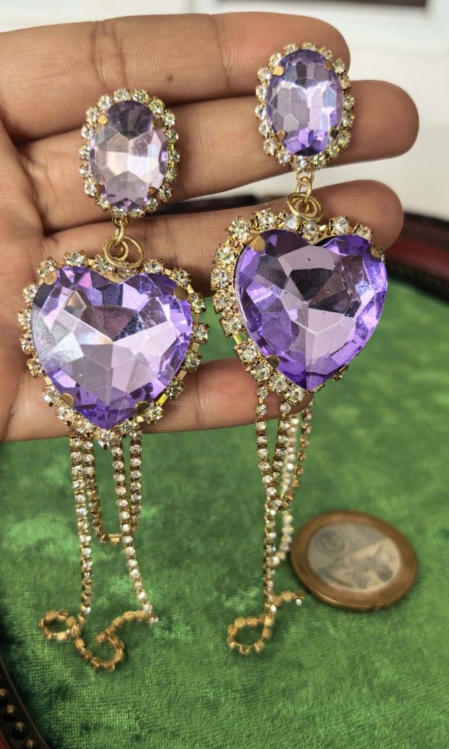Oversized Fashion Purple earings (Category: Earrings) located in Tuguegarao City. Submitted by zenphoenix-7ad615 (Listing ID 1470577832, Image 3). Description: Purple heart fashion earings.