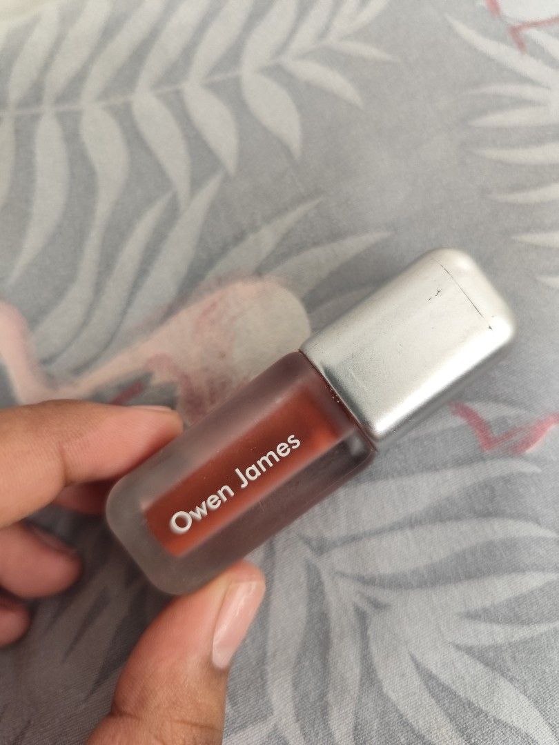 OWEN JAMES MATTE LIP TINT (Category: Makeup) located in Manila. Submitted by allaincecb (Listing ID 1470629293, Image 1). Description: shade: 05.
