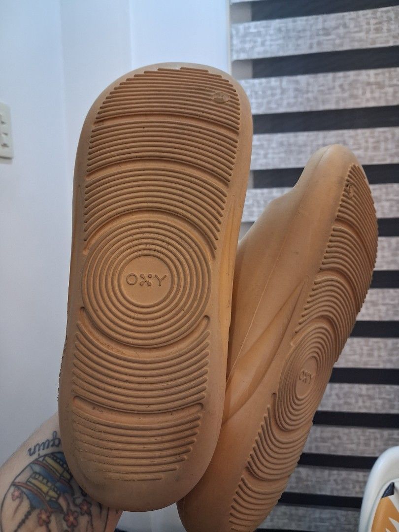OXY SLIPPERS US 9 (Category: Sandals) located in Binan City. Submitted by chloedvoutletshoppe (Listing ID 1470569136, Image 3). Description: ✔️ All items are 100% authentic ✔️ Money-back guarantee for authenticity 💳 Mode of Payment (MOP): • GCash • Bank Transfer 📦 Shipping Fee (SF): • Via LBC / Lalamove • Shouldered by buyer 🚫 All sales are final • No return, no exchange • Exceptions apply only for items with proven damage 🔍 Rest assured: All