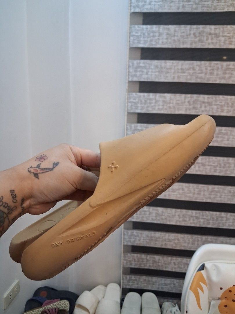 OXY SLIPPERS US 9 (Category: Sandals) located in Binan City. Submitted by chloedvoutletshoppe (Listing ID 1470569136, Image 2). Description: ✔️ All items are 100% authentic ✔️ Money-back guarantee for authenticity 💳 Mode of Payment (MOP): • GCash • Bank Transfer 📦 Shipping Fee (SF): • Via LBC / Lalamove • Shouldered by buyer 🚫 All sales are final • No return, no exchange • Exceptions apply only for items with proven damage 🔍 Rest assured: All