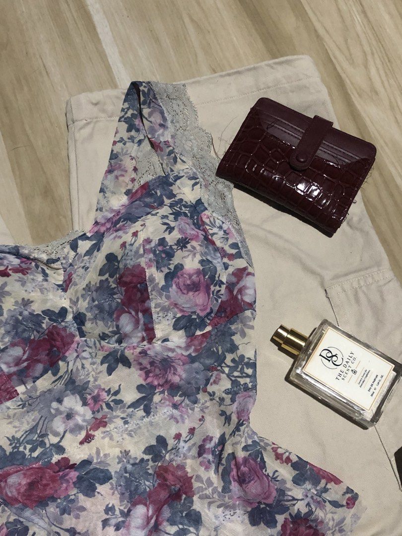Padded Fairy Top (Category: Sleeveless) located in Manila. Submitted by sol.thrift (Listing ID 1470614217, Image 3). Description: floral padded top ( premium ) ❗️details - size : small - code : 04 - color : purple - fabric : silk - condition : 10/10 📌 note - first grab first serve - code is a must! - read rules before you mine .
