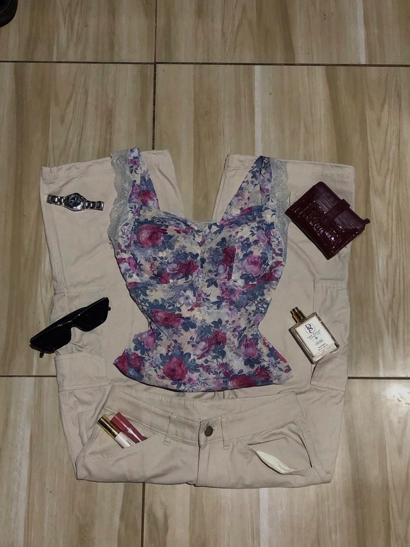 Padded Fairy Top (Category: Sleeveless) located in Manila. Submitted by sol.thrift (Listing ID 1470614217, Image 1). Description: floral padded top ( premium ) ❗️details - size : small - code : 04 - color : purple - fabric : silk - condition : 10/10 📌 note - first grab first serve - code is a must! - read rules before you mine .