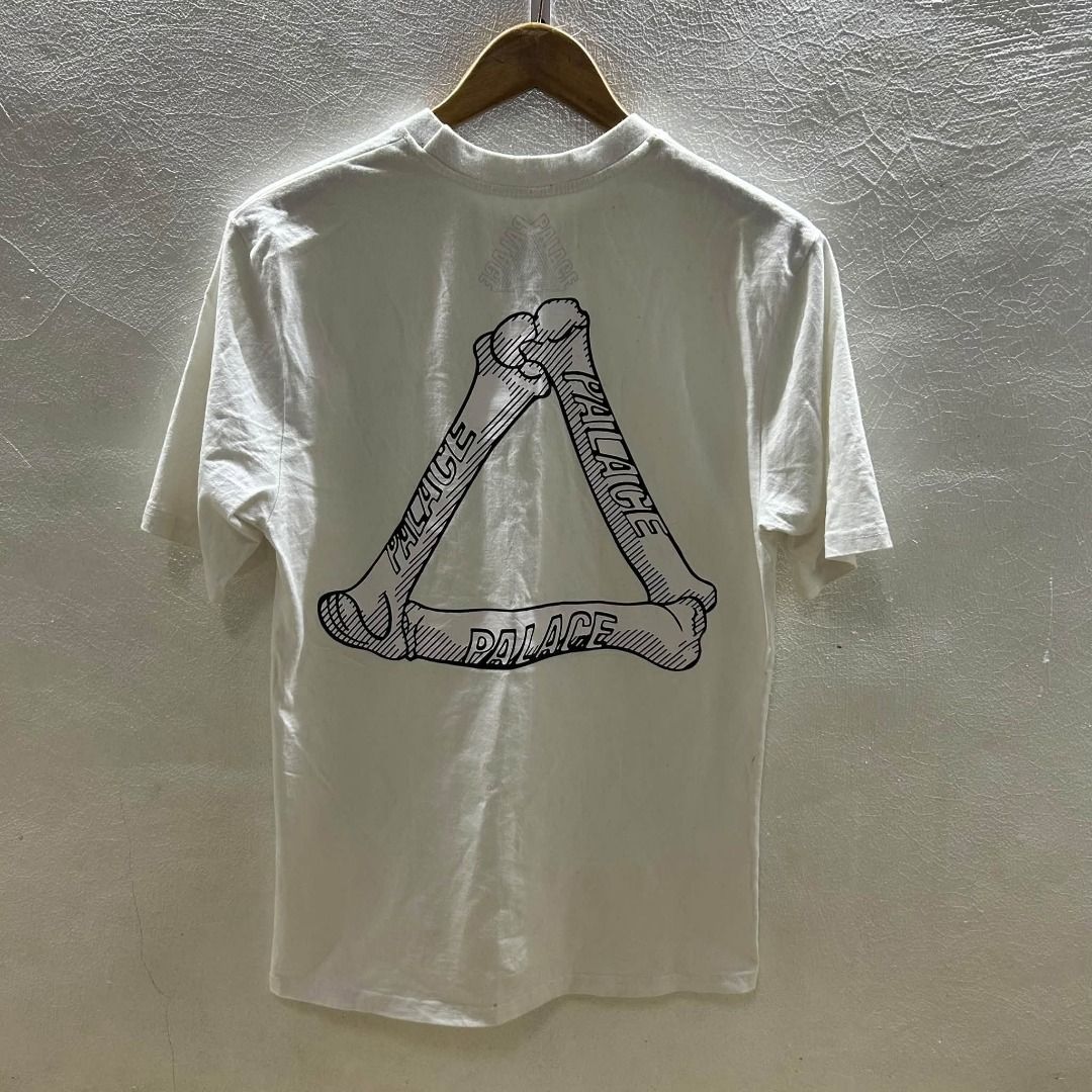 PALACE SKATE TEE (Category: Tshirts & Polo Shirts ) located in Caloocan City. Submitted by j3ngsanity (Listing ID 1470589625, Image 3). Description: ISSUE : NEED WASH ONLY AS NEW DIMES : 18.5x28.
