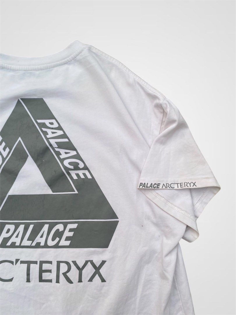 Palace x Arteryx (Category: Formal Shirts) located in Bauang. Submitted by thriftydetrese (Listing ID 1470665966, Image 3). Description: Palace x Arcteryx Size Medium W- 22 L- 26 Minimal Cracks & Need wash Good Condition .