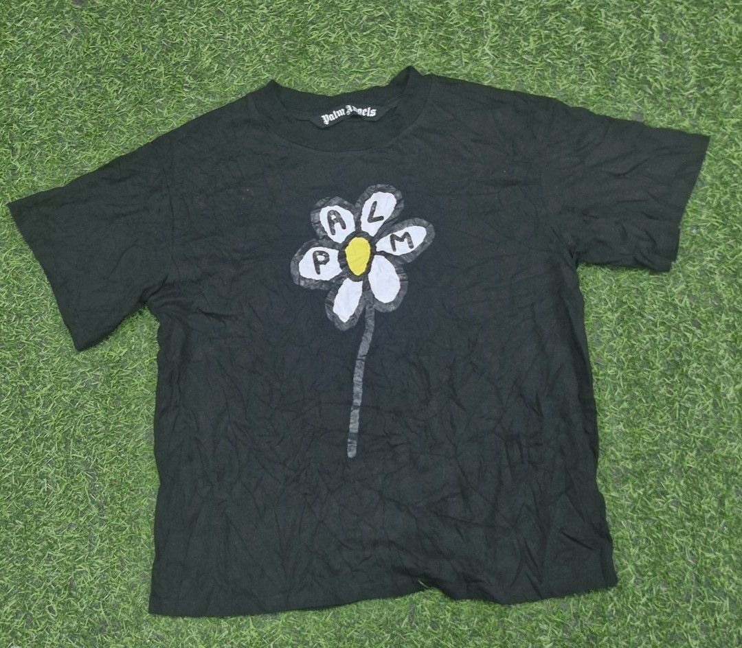 Palm angel flower logo (Category: Shirts) located in Pili. Submitted by the_g_thrift (Listing ID 1470661312, Image 1). Description: size large on tag dimes: 20 x 24 excellent condition.