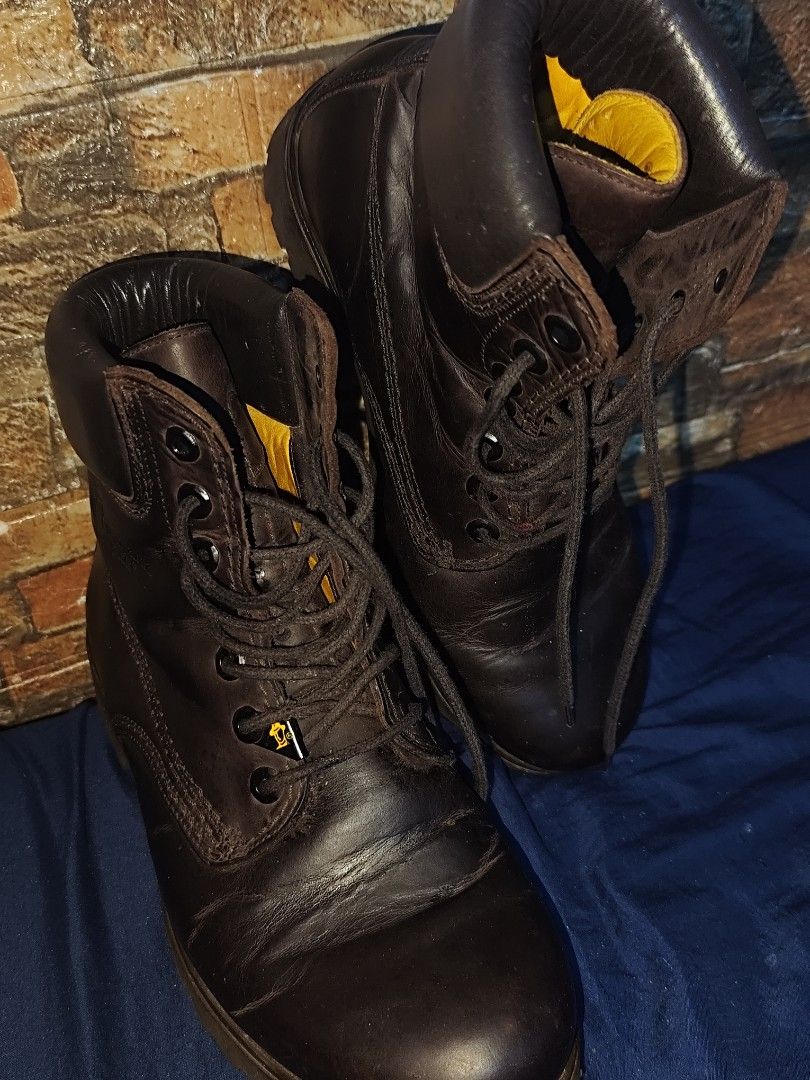 Panama 03 (Category: Boots) located in Manila. Submitted by ojoscyruz989142 (Listing ID 1470739686, Image 2). Description: Only been used 1-3 times. The box is missing so only the pair of boots is available. The price is negotiable if the buyer is serious about buying. The original price is ₱13k+..