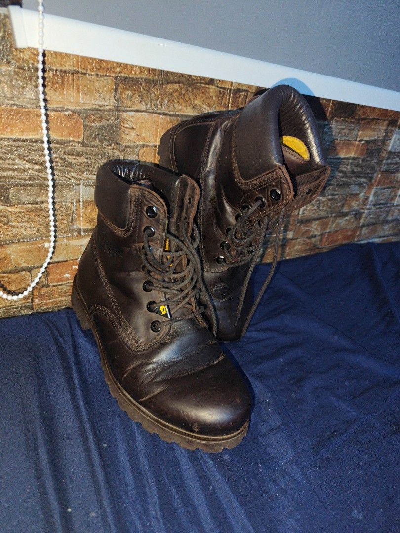 Panama 03 (Category: Boots) located in Manila. Submitted by ojoscyruz989142 (Listing ID 1470739686, Image 3). Description: Only been used 1-3 times. The box is missing so only the pair of boots is available. The price is negotiable if the buyer is serious about buying. The original price is ₱13k+..