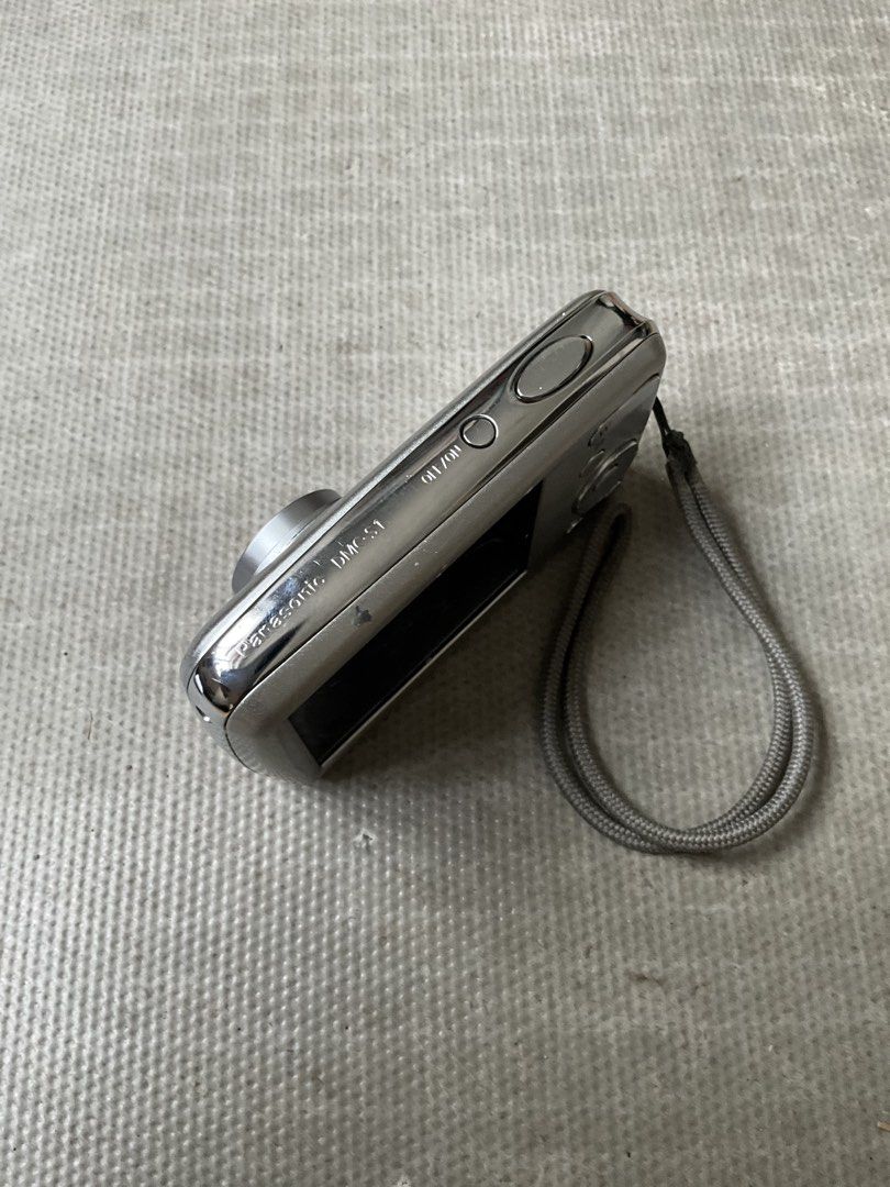 PANASONIC LUMIX DMC S1 Digital Camera (Category: Cameras) located in Mandaluyong City. Submitted by summersamnl (Listing ID 1470618976, Image 3). Description: - Broken - Cannot turn on.