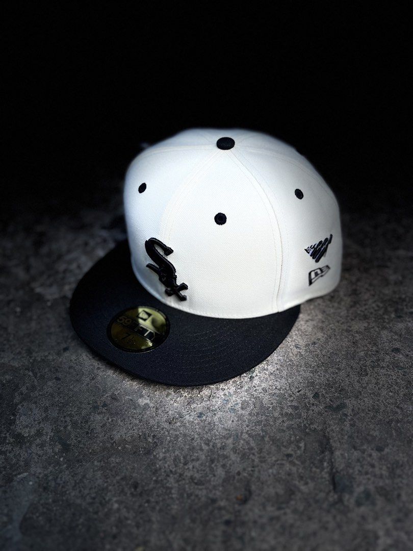 Paper Plain x Sox x New Era 59fifty (Category: Caps & Hats) located in Mandaluyong City. Submitted by jrmantion25 (Listing ID 1470741065, Image 2). Description: Chicago White Sox New Era x Paper Planes 59fifty two tone Brandnew💯 / authentic 💯 Size 7 1/2 Php 3,800 PM PM PM.