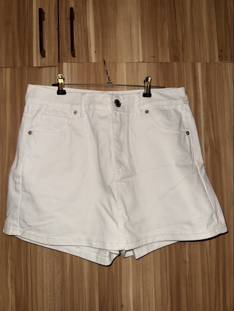 Paradoxical White Denim Skort Size Large (Category: Skirts) located in Manila. Submitted by clalala.fire (Listing ID 1470666384, Image 1). Description: Large (see 3rd pic for the size guide) Worn twice only Rfs: not my size anymore .
