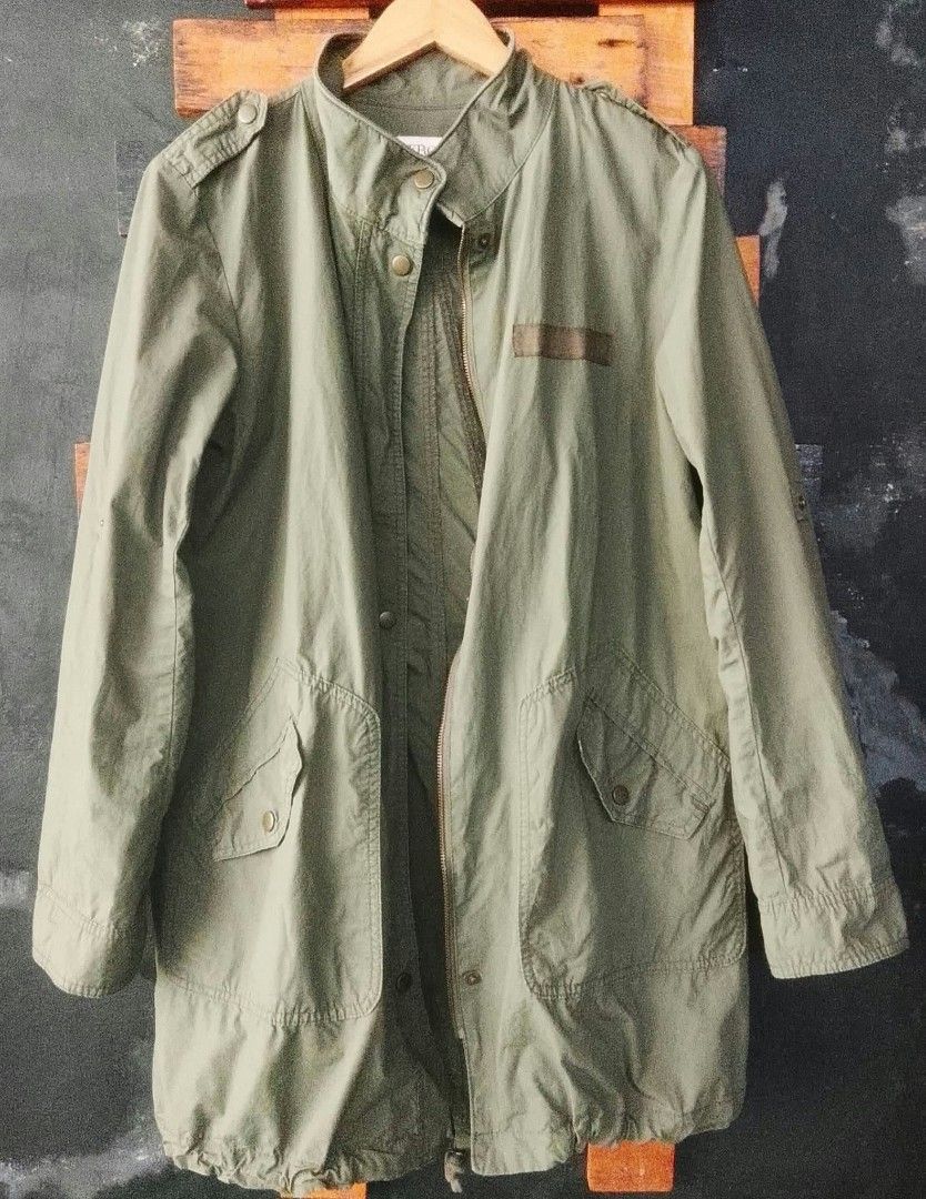 PARKA Style Olive Green Utility Jacket (unisex) (Category: Coats, Jackets and Outerwear) located in Manila. Submitted by fastdragon_62f8c6 (Listing ID 1470645851, Image 1). Description: .