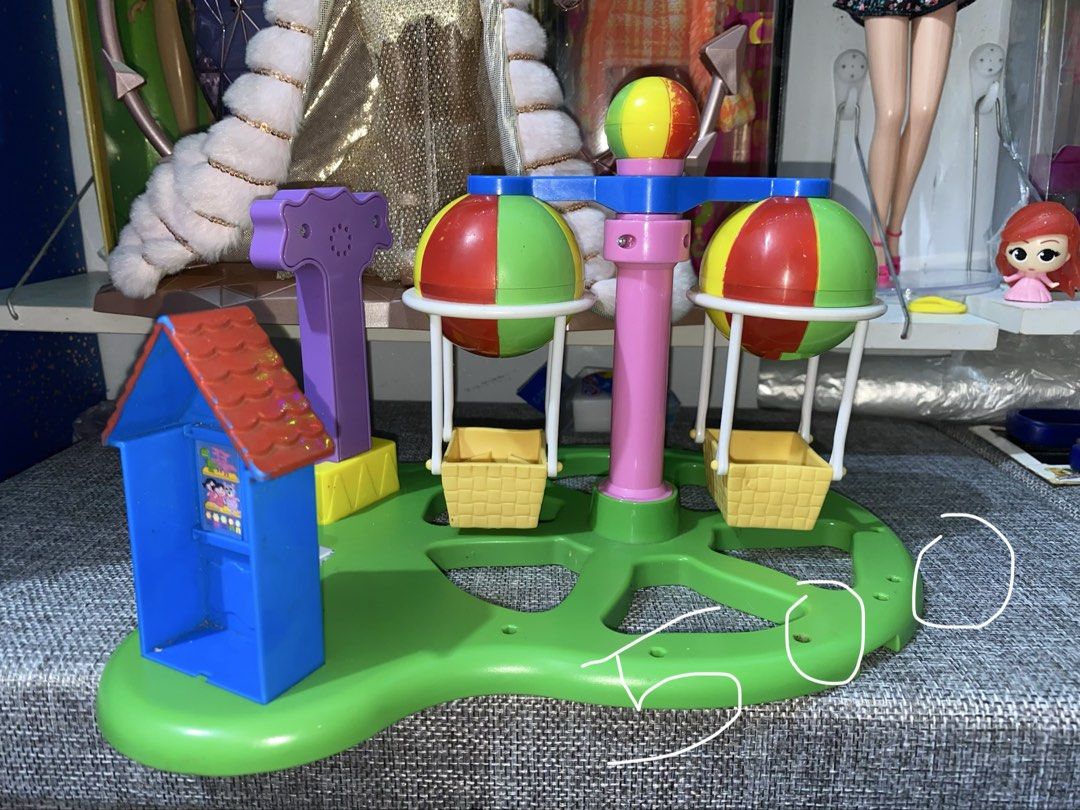 Peppa Pig playground vehicle and playset bundle (Category: Kids Toys) located in Manila. Submitted by ea0113 (Listing ID 1470679288, Image 2). Description: Lalamove J&T Loc. Manila.