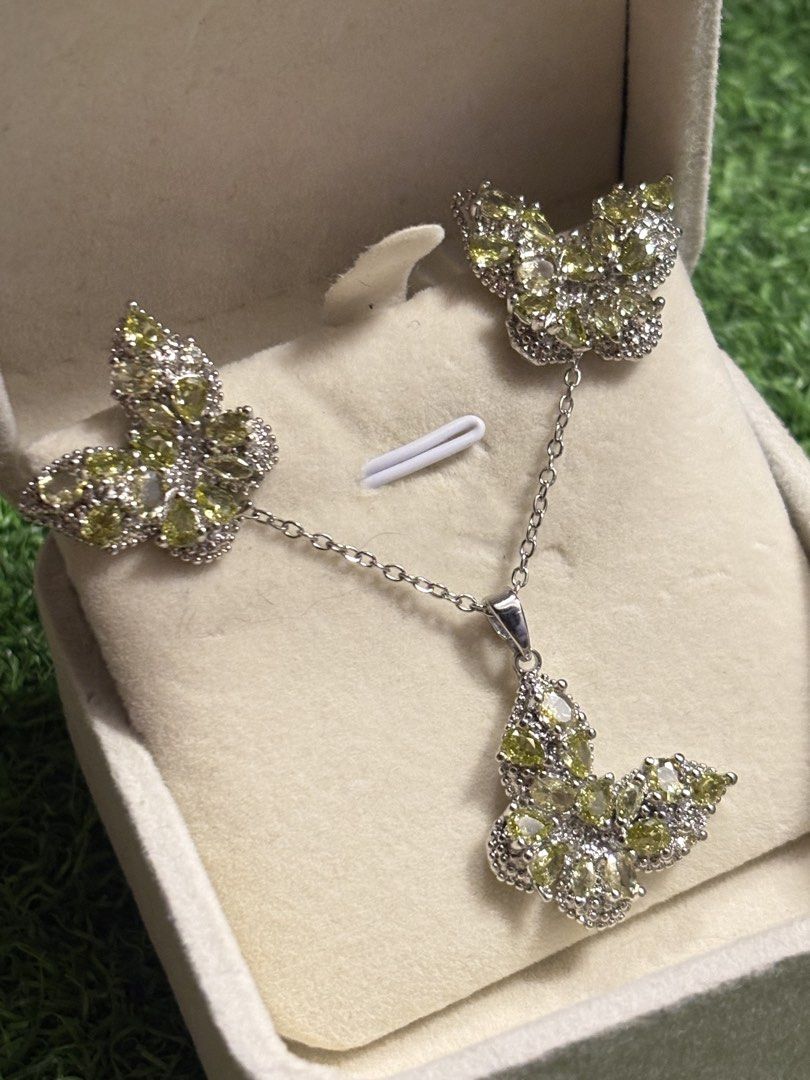 💚peridot set earrings & necklace gemstone (Category: Necklaces) located in Davao. Submitted by ememlou17 (Listing ID 1470576026, Image 1). Description: 💚🦋peridot butterfly set earrings, necklace gemstone. Necklace size 16-18inches Markings au750 Uv reactive Rodium/ Platinum over copper based metal Tarnish resistant with extra care Message me directly📩.