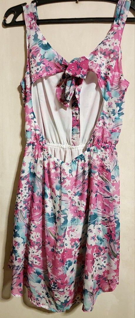 Petit Monde Floral Dress preloved size Medium (Category: Dresses) located in Caloocan City. Submitted by luscioushairmiks (Listing ID 1470661849, Image 2). Description: Petit Monde Floral Dress preloved size Medium Condition: Like new Worn only once Size Medium Chest - 32 inches up to 34 inches Waist- 24 in (unstretched) up to 34 in when stretched Hips - up to 42 inches Waist to knee length-19 inches Selling for 300 pesos RFS: Decluttering Pasig 