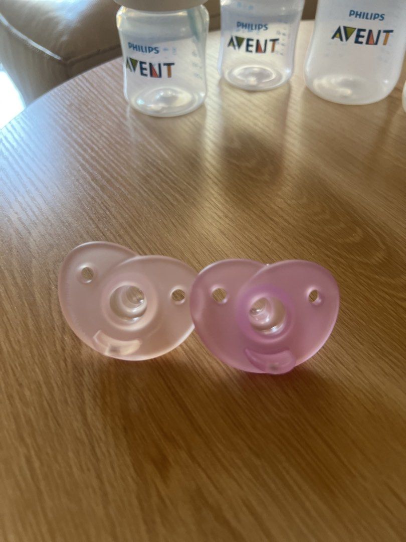 Philips Avent Baby Bottles and Soothie Pacifiers Bundle (Category: Breastfeeding & Bottle Feeding) located in Quezon City. Submitted by sisyphus.happy (Listing ID 1470604117, Image 2). Description: - Bundle of Philips Avent feeding bottles in varying sizes - Comes complete with caps and nipples - Includes 2 bonus pink silicone pacifiers - Clean condition, freshly cleared from nursery storage - Perfect essentials for your little one.