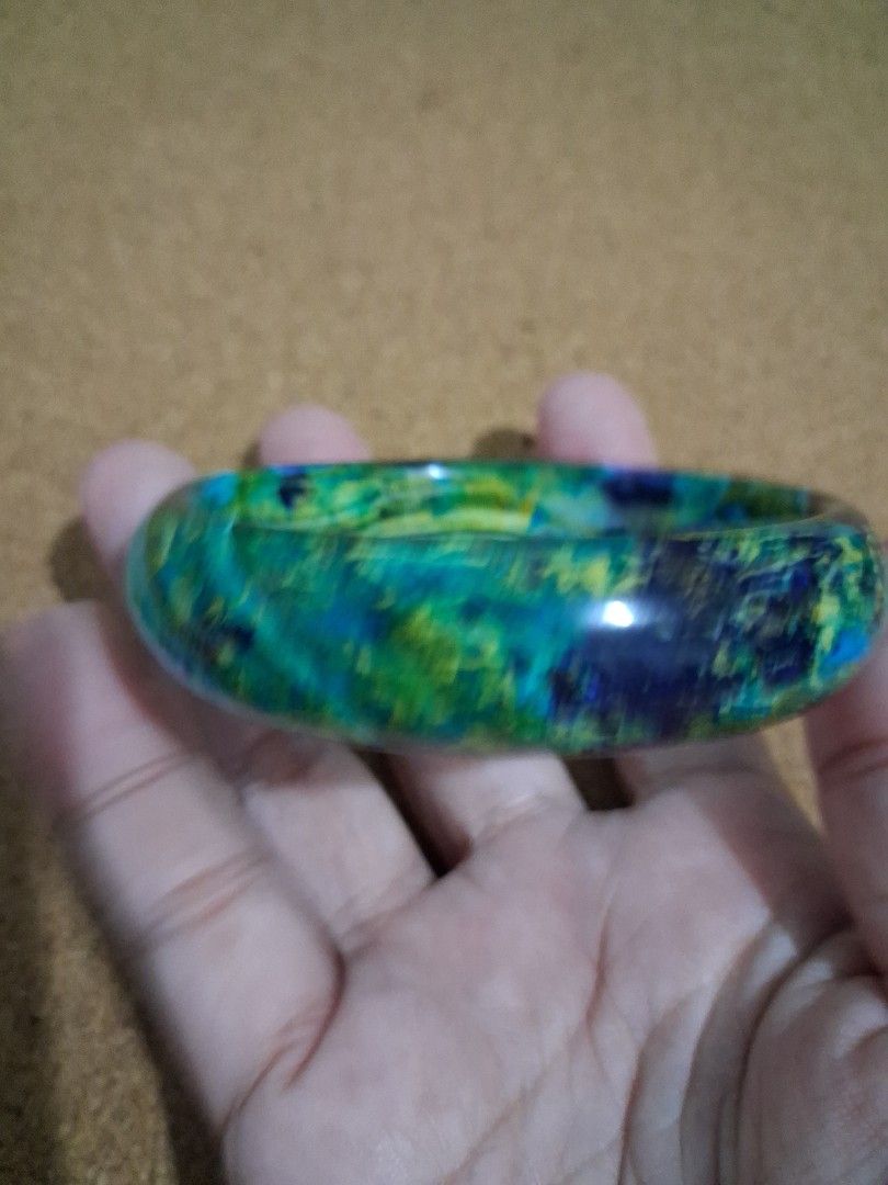 Phoenix stone nature crystal bangle s58.6mm (Category: Bracelets) located in Candelaria. Submitted by naturecrystal (Listing ID 1470644816, Image 3). Description: Phoenix stone nature crystal bangle s58.6mm, good for fashion. No flaws, JUST MESSAGE ME FOR MORE DETAILS. SHIPPING ONLY JNT COURIER.