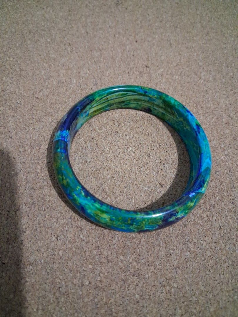 Phoenix stone nature crystal bangle s58.6mm (Category: Bracelets) located in Candelaria. Submitted by naturecrystal (Listing ID 1470644816, Image 1). Description: Phoenix stone nature crystal bangle s58.6mm, good for fashion. No flaws, JUST MESSAGE ME FOR MORE DETAILS. SHIPPING ONLY JNT COURIER.